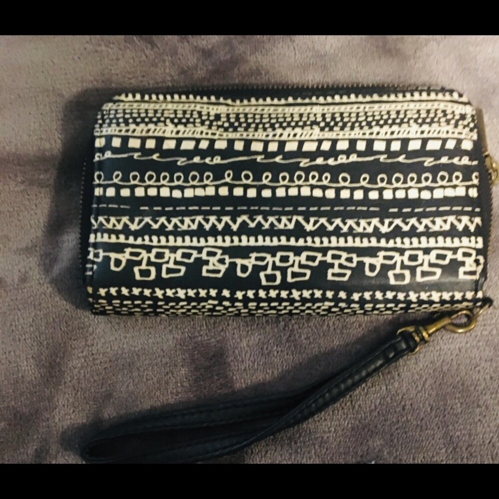 NWOT Black Tribal Pattern Wallet / Wristlet